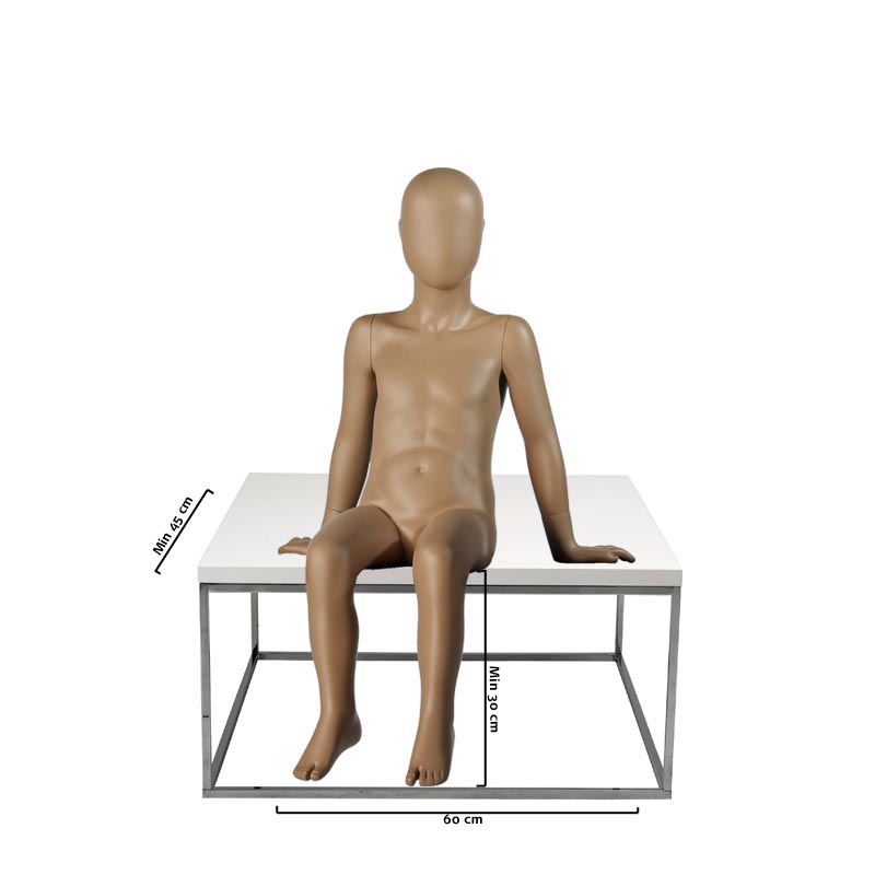 BØRNE MANNEQUIN - FRESH KIDS - SIDDENDE - 122 CM - HINDSGAUL