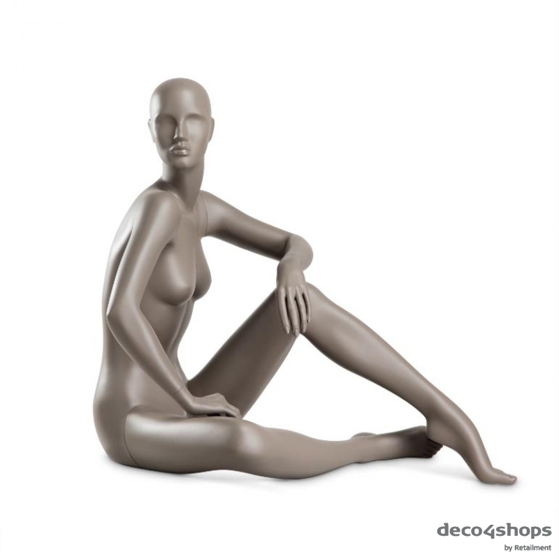 DAME MANNEQUIN - COY - SIDDENDE PÅ GULV - HINDSGAUL